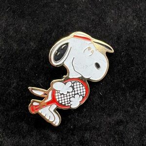 Snoopy Tennis Rack Sports Pin Vintage United Feature
Syndicate 1972 Peanuts